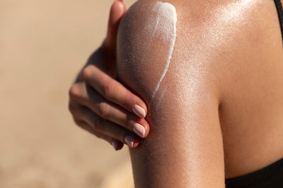 L'importance de la crème solaire pour la routine de soins de la peau anti-âge 